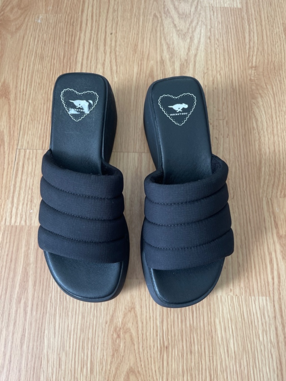 Like New Rocket Dog Black Chunky Platform Slip On Sandals Size 8 - Picture 2 of 6